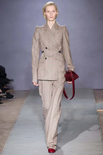Look 30
